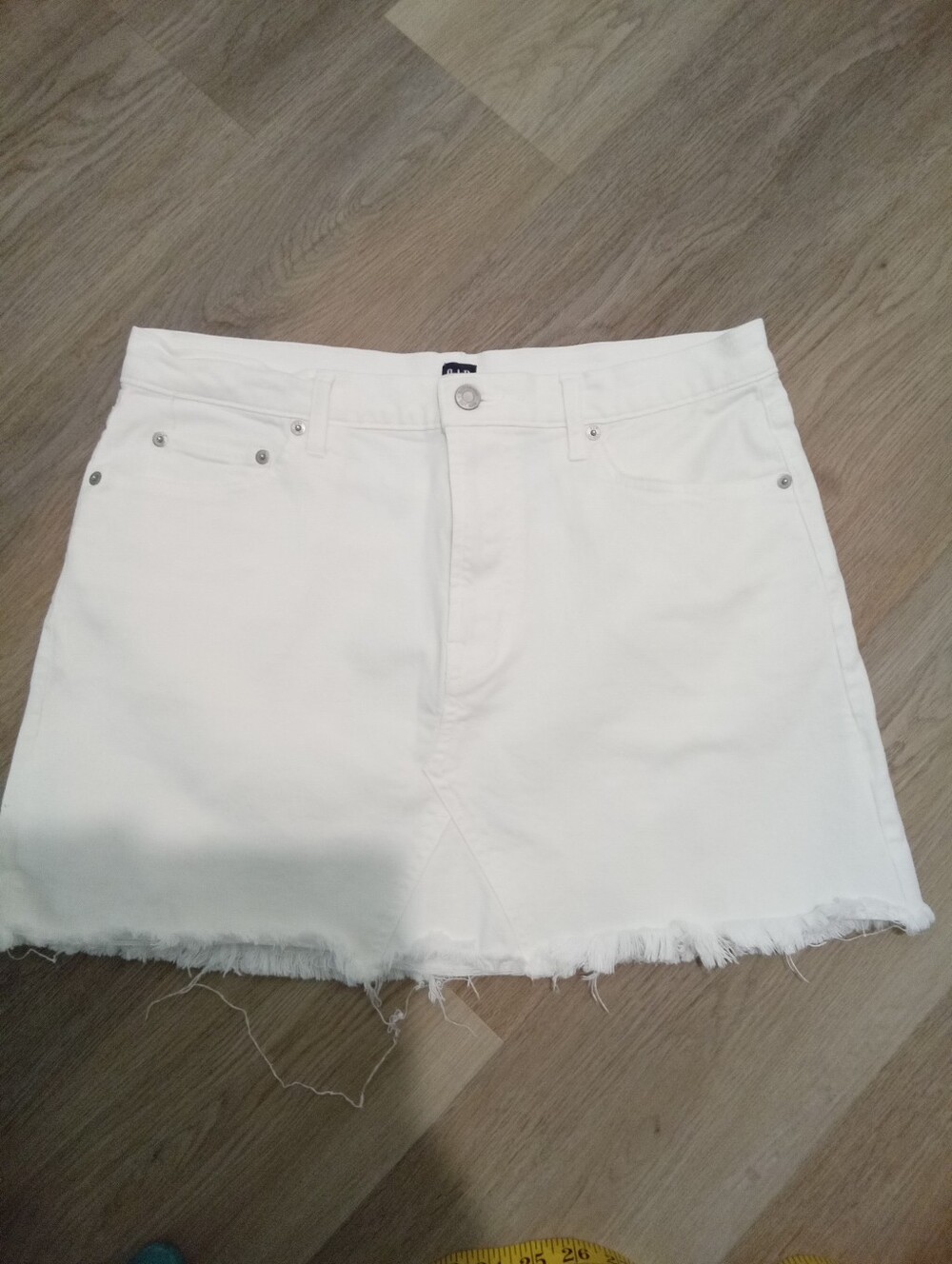 Gap Size 31 (12) White Denim Mini Skirt with Frayed Hem
